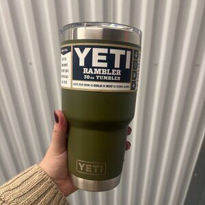 NWT Yeti Rambler 30oz Tumbler Olive Green